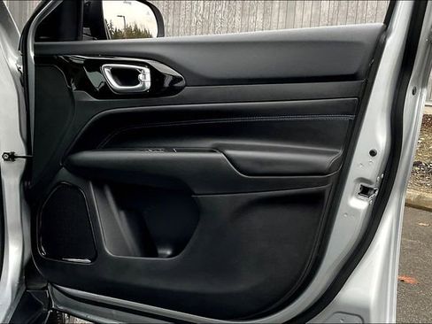 New 2025 Jeep Compass Latitude w/ Altitude Special Edition image 23