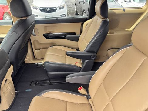 Used 2016 Kia Sedona SX FWD image 31