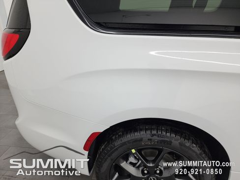 New 2026 Chrysler Pacifica Limited w/ S Appearance Package image 33