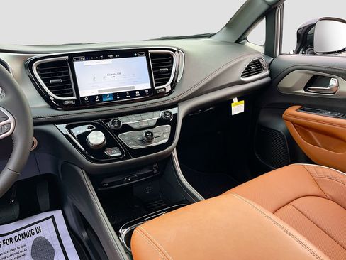 New 2026 Chrysler Pacifica Pinnacle image 24