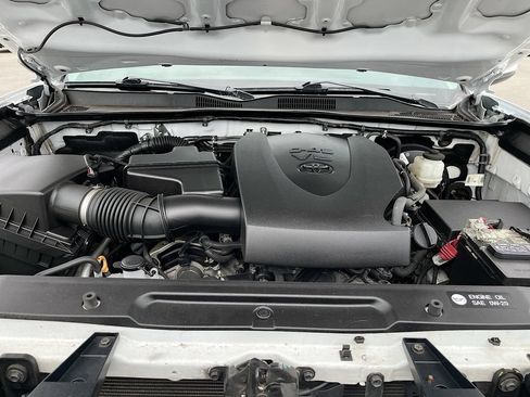 Used 2019 Toyota Tacoma SR5 AWD/4WD image 26