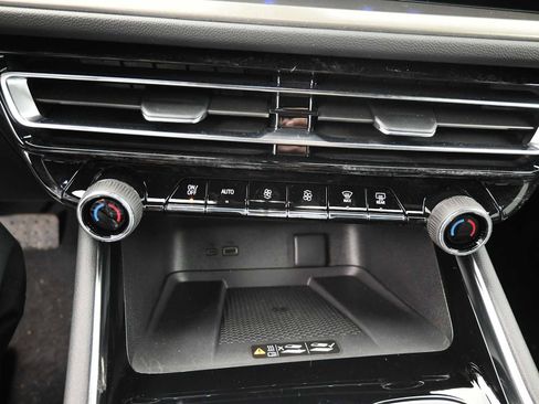 New 2026 Chevrolet Traverse LT image 9