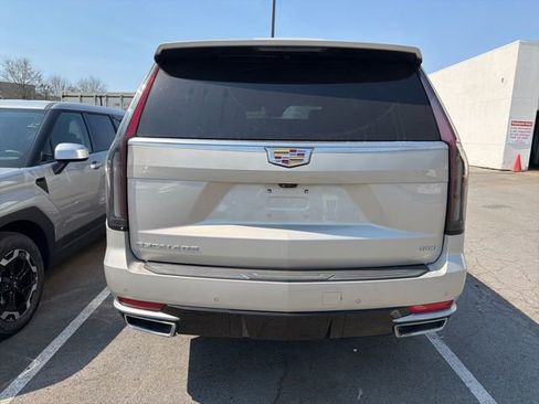 Used 2023 Cadillac Escalade Premium Luxury image 4
