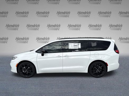New 2026 Chrysler Pacifica Select w/ S Appearance Package image 5