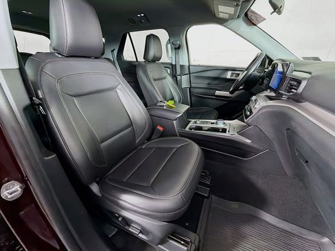 Used 2023 Ford Explorer XLT w/ Equipment Group 202A image 28