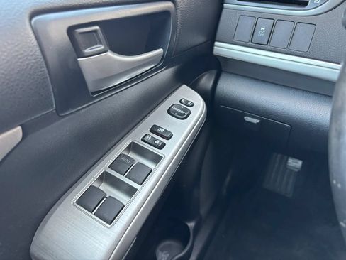 Used 2012 Toyota Camry SE w/ Leather Pkg FWD image 16