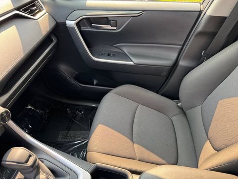 Certified 2025 Toyota RAV4 XLE AWD/4WD image 30