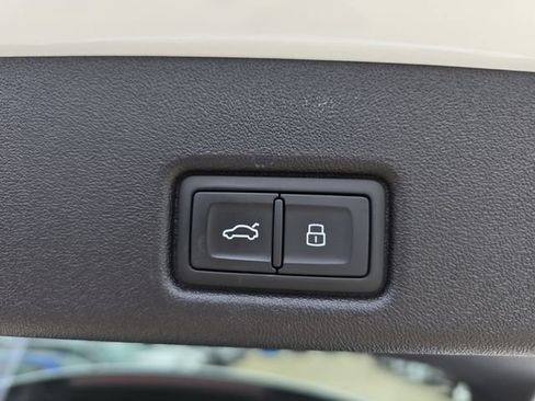 Used 2025 Audi Q5 Premium w/ Convenience Package AWD/4WD image 16