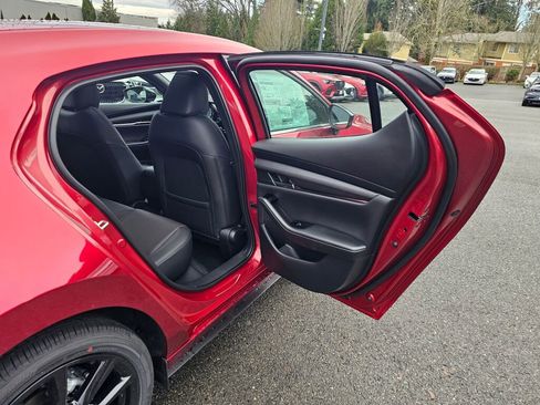 New 2026 MAZDA MAZDA3 Hatchback w/Premium Plus Pkg image 26