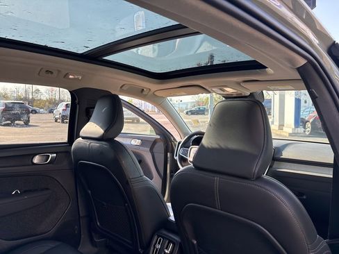 Used 2025 Volvo XC40 B5 Plus AWD/4WD image 34