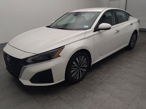 Used 2023 Nissan Altima 2.5 SV image 2