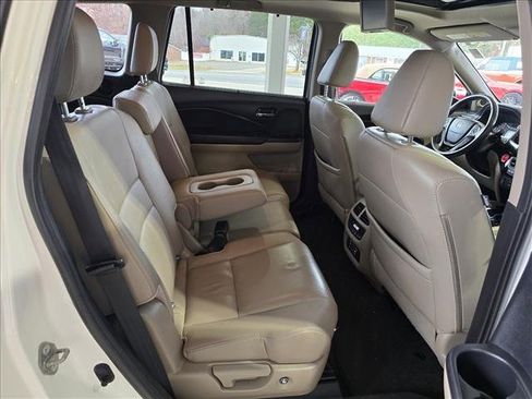Used 2017 Honda Pilot Touring image 13