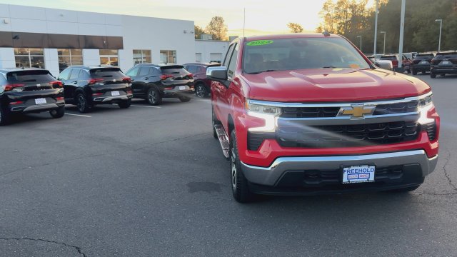 Used 2023 Chevrolet Silverado 1500 LT AWD/4WD image 3