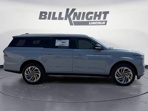 New 2025 Lincoln Navigator L Reserve AWD/4WD image 6