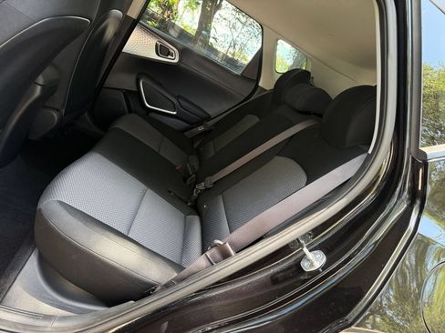 Used 2025 Kia Soul LX w/ LX Technology Package FWD image 34