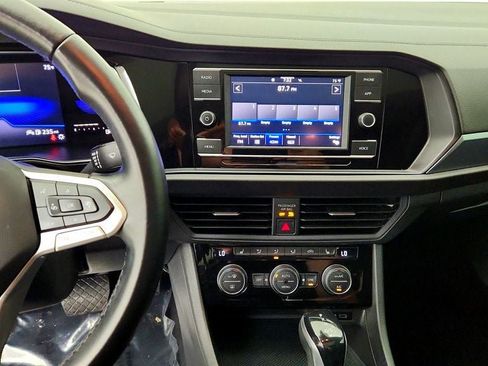 Used 2022 Volkswagen Jetta SE FWD image 18