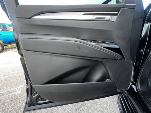 Used 2025 Cadillac Escalade Premium Luxury AWD/4WD image 15