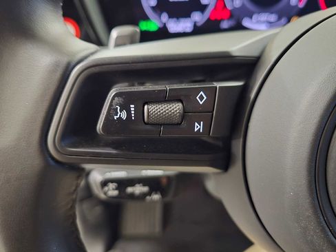 Used 2024 Porsche Cayenne image 34