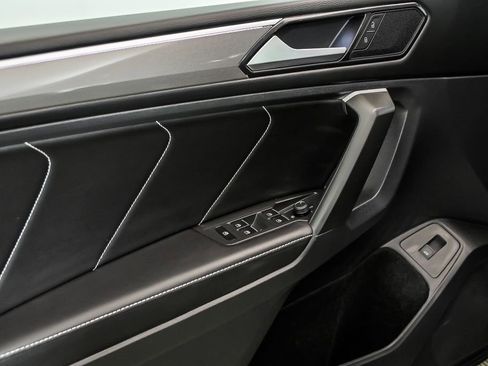 Certified 2024 Volkswagen Tiguan SE R-Line image 9
