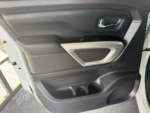 Used 2018 Nissan Titan SV w/ SV Convenience Package AWD/4WD image 37