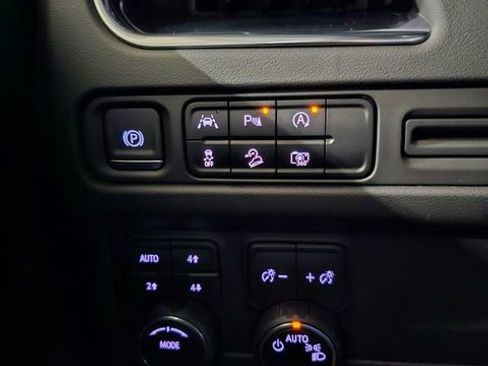 Used 2024 Chevrolet Tahoe Z71 w/ Luxury Package AWD/4WD image 38