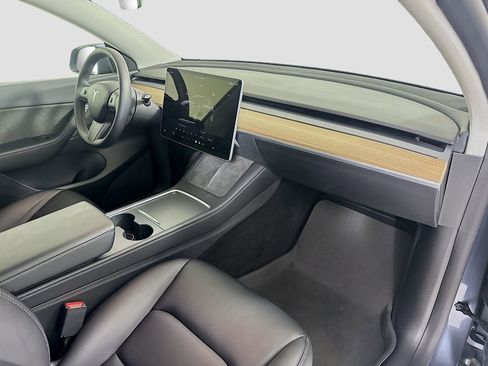 Used 2022 Tesla Model Y Long Range image 24