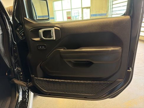 Used 2026 Jeep Wrangler Unlimited Rubicon AWD/4WD image 33