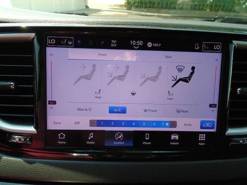 Used 2025 Chrysler Pacifica Select FWD image 12