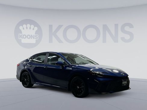 Used 2025 Toyota Camry SE image 14