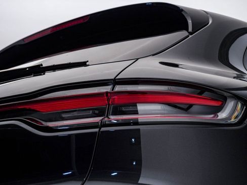 Certified 2025 Porsche Macan AWD/4WD image 12