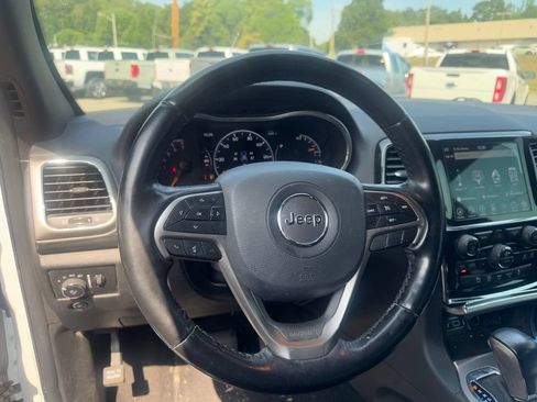 Used 2021 Jeep Grand Cherokee Laredo X AWD/4WD image 13