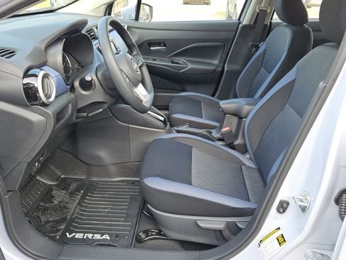 New 2025 Nissan Versa SV w/ Trunk Package FWD image 3