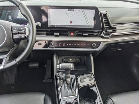 Certified 2025 Kia Sportage EX w/ Premium Package image 18