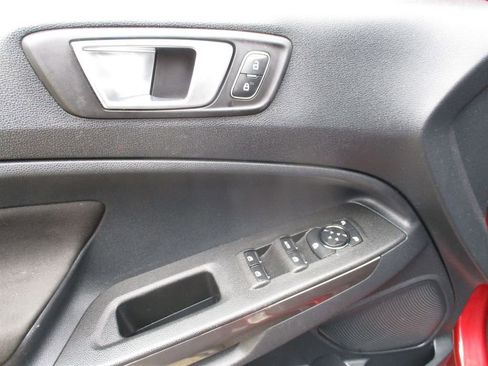 Used 2019 Ford EcoSport SE w/ SE Convenience Package image 4