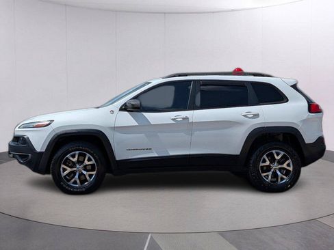 Used 2015 Jeep Cherokee Trailhawk w/ Comfort/Convenience Group AWD/4WD image 2