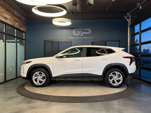 Used 2025 Chevrolet Trax LS w/ LS Convenience Package FWD image 6
