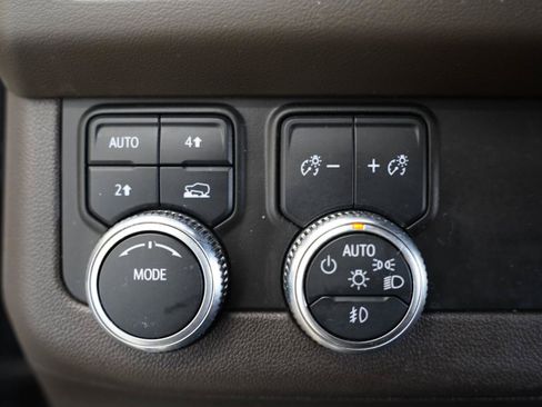 Used 2021 GMC Yukon XL SLT w/ SLT Premium Package AWD/4WD image 13
