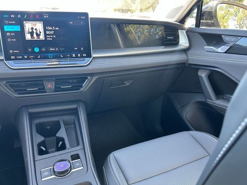 New 2026 Volkswagen Tiguan SE image 11