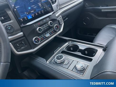 Used 2022 Ford Expedition XLT image 37