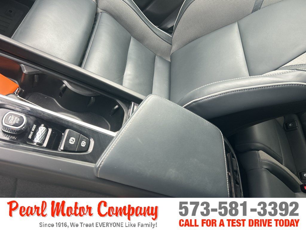Used 2021 Volvo XC60 T5 R-Design AWD/4WD image 18