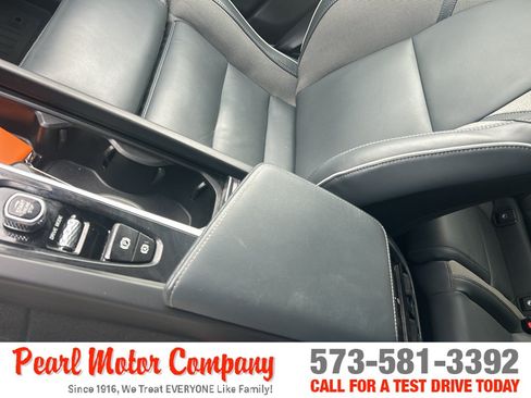 Used 2021 Volvo XC60 T5 R-Design AWD/4WD image 18