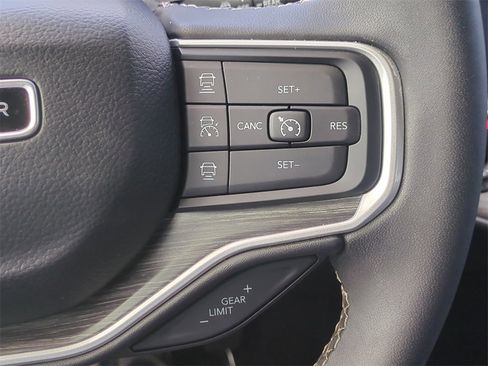 Used 2023 Jeep Wagoneer Series III w/ Preferred Equipment Group image 29