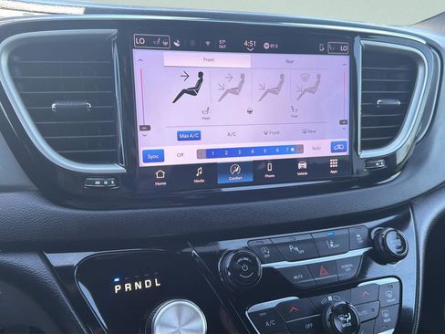 Used 2025 Chrysler Pacifica Select FWD image 23