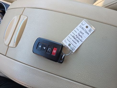 Used 2019 Toyota Highlander XLE image 39