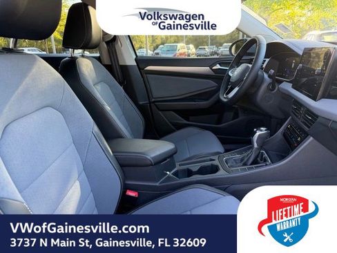 Used 2025 Volkswagen Jetta SE image 9