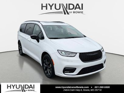 Used 2025 Chrysler Pacifica Limited