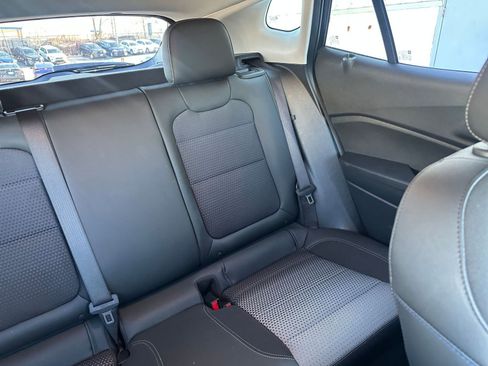 Used 2025 Chevrolet Trax LT image 35