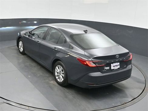 Used 2025 Toyota Camry LE image 33