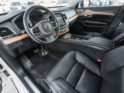 Used 2023 Volvo XC90 T8 Plus w/ Protection Package image 6