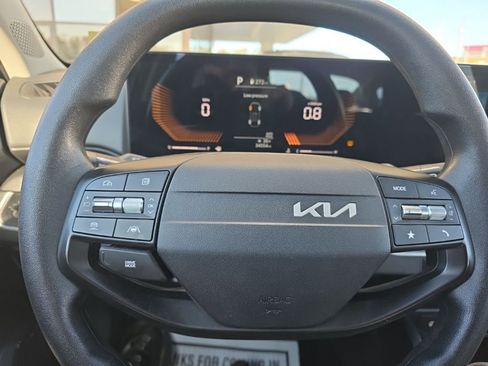 Used 2025 Kia K4 LXS image 8
